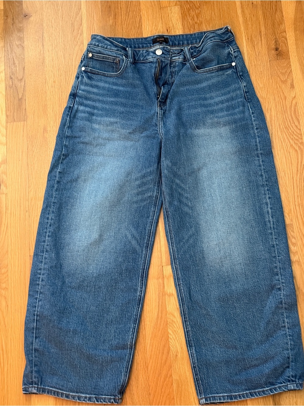 Pristine Qunce barrel leg jeans. - Picture 6 of 6